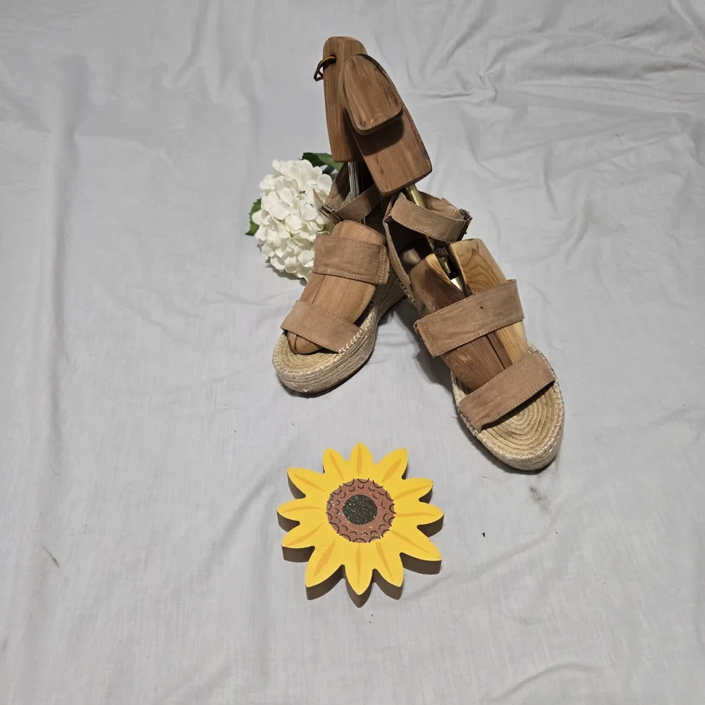 INC International Concepts Brown Platform Sandals 369